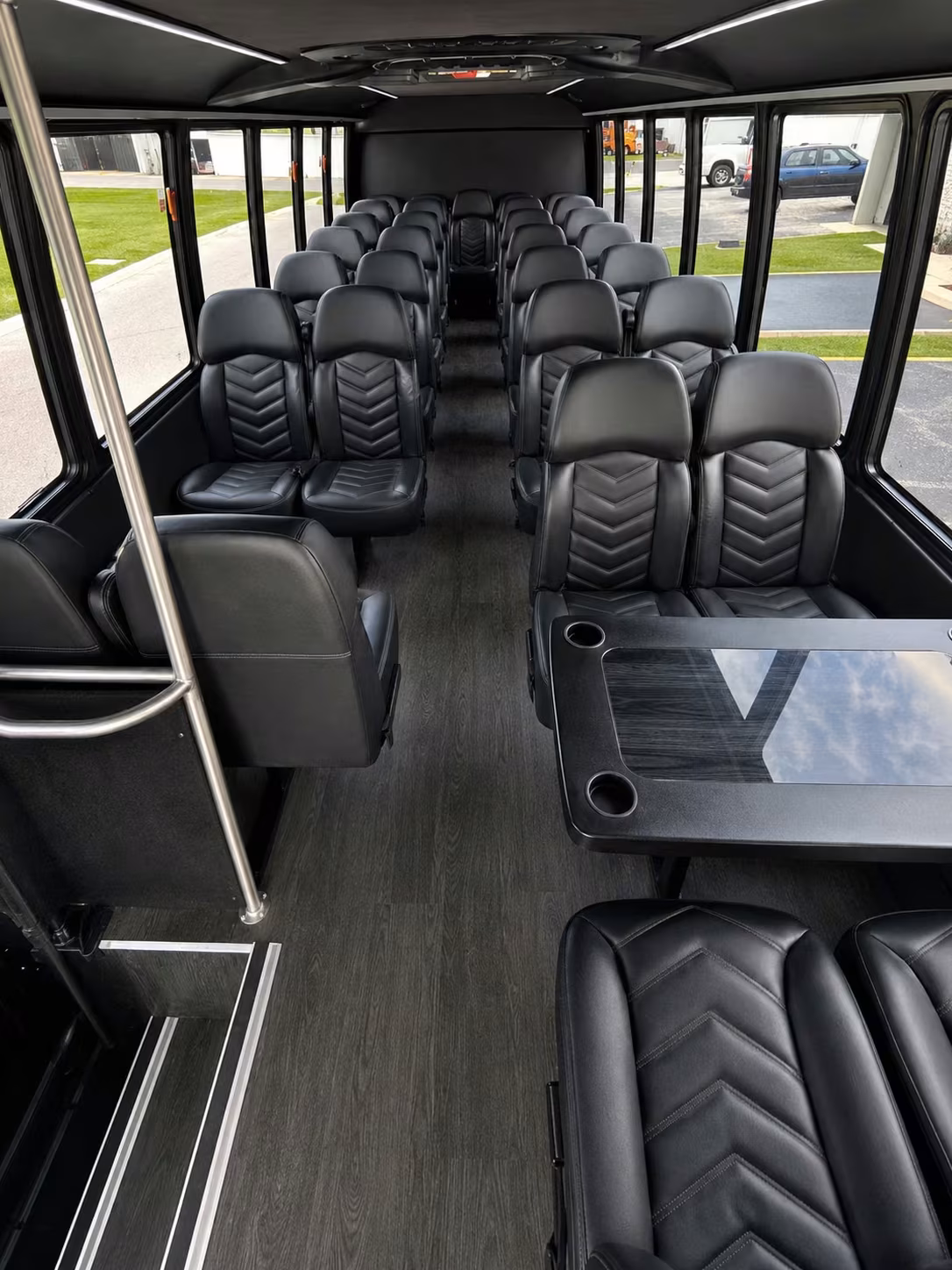 el monte minibus rentals for warehouse and industrial shifts
